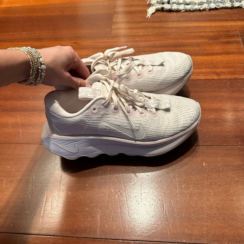 Nike Motiva Women’s Walking Shoes Light Pink